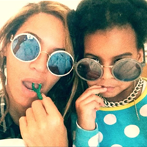 Beyonce Makes Flossing a Family Affair Beyonce Makes Flossing a Family Affair