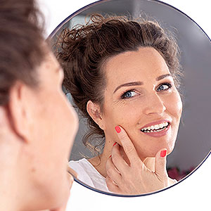 SomeSimpleCosmeticTechniquesCouldHelpYourSmileAgeGracefully