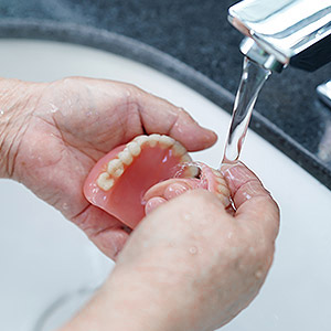 DoThese2ThingsForYourHealthsSakeIfYouWearDentures