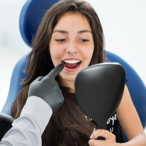 TemporarySmilesforTeensWaitingonDentalImplants